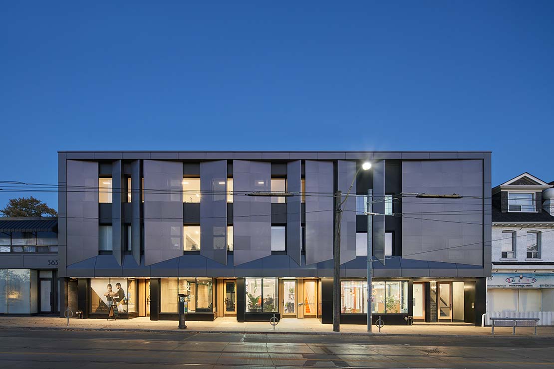 Suites residenciales y tiendas en el edificio Broadview Terraces