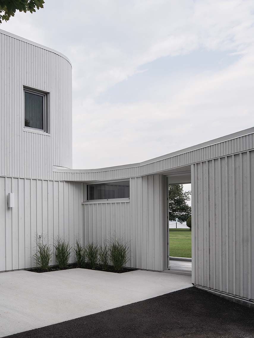 Return to the river, inhabit the time