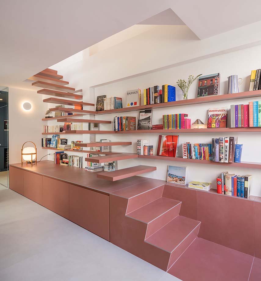 Binomial House. Living the staircase as a domestic space