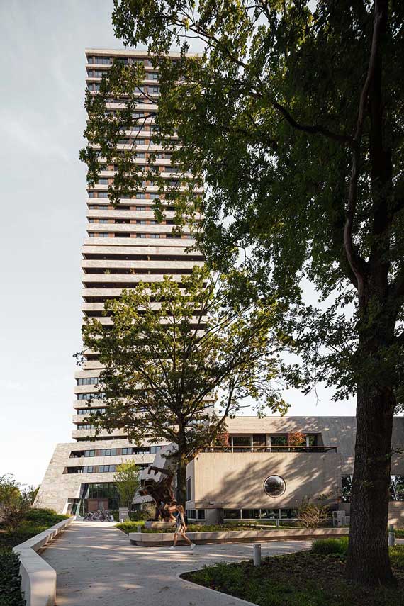 Torre Bunker y parque para revitalizar la obra brutalista de Maaskant