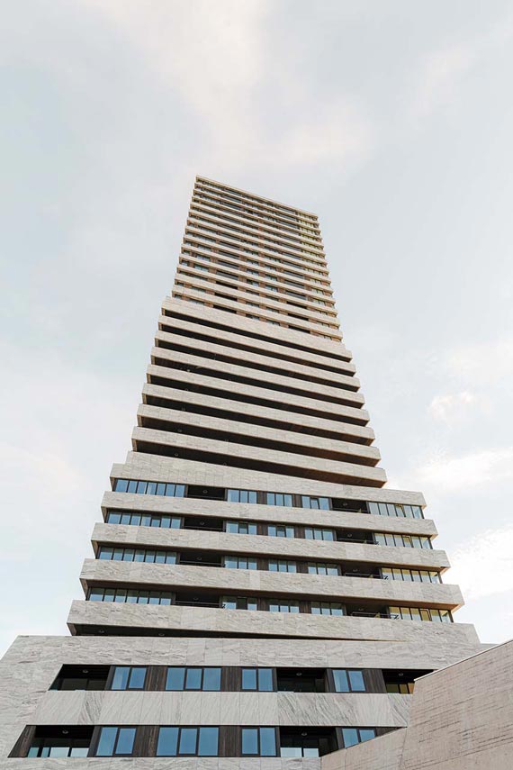 Torre Bunker y parque para revitalizar la obra brutalista de Maaskant