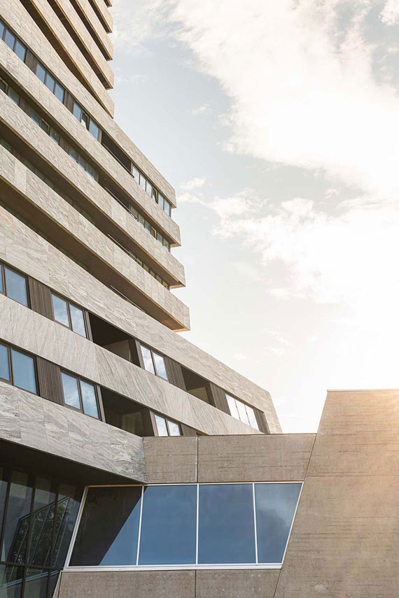 Torre Bunker y parque para revitalizar la obra brutalista de Maaskant
