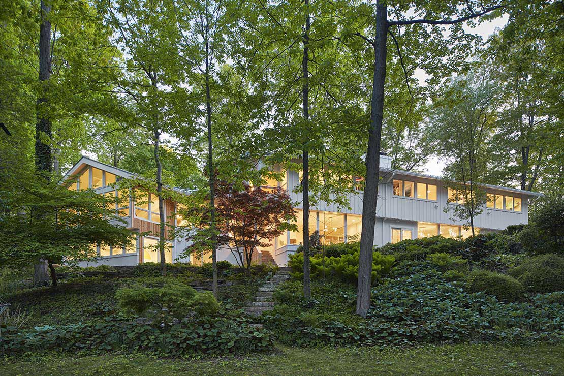 Sodon Lake House renovated becomes an artistic residence