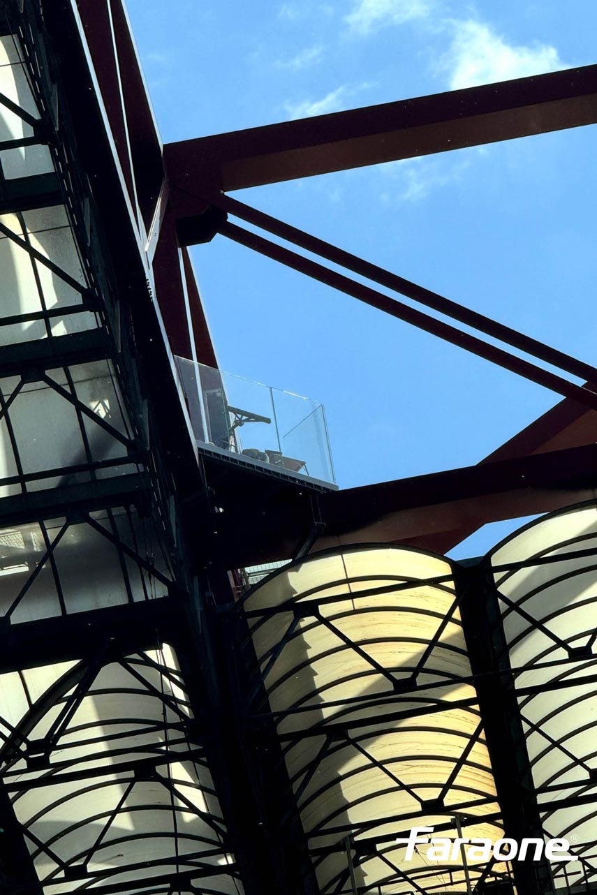 San Siro Skywalk: il parapetto che protegge senza interrompere la vista