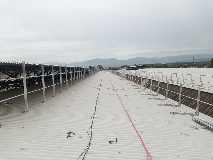 Sicurezza in copertura: PERIMETRAL42 per il fotovoltaico Esapro
