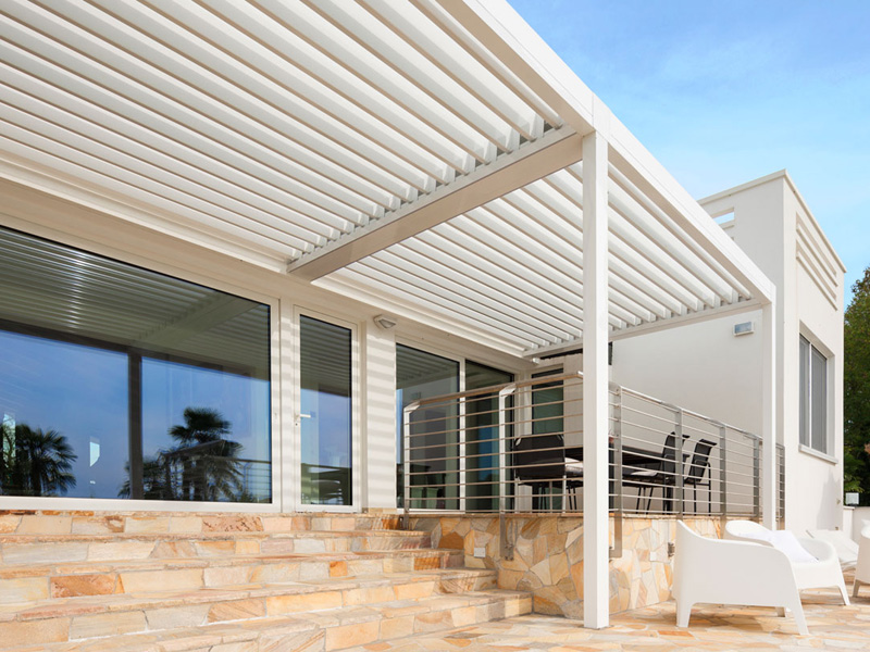 Pérgola Pratic para el dehor de un hotel