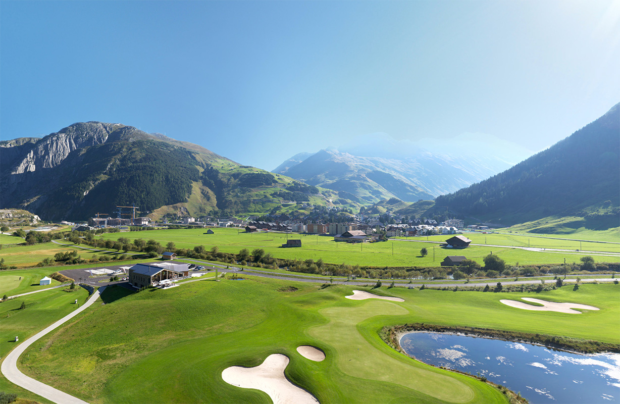 Swiss Golf Club House con muri in pietra ricostruita Geopietra