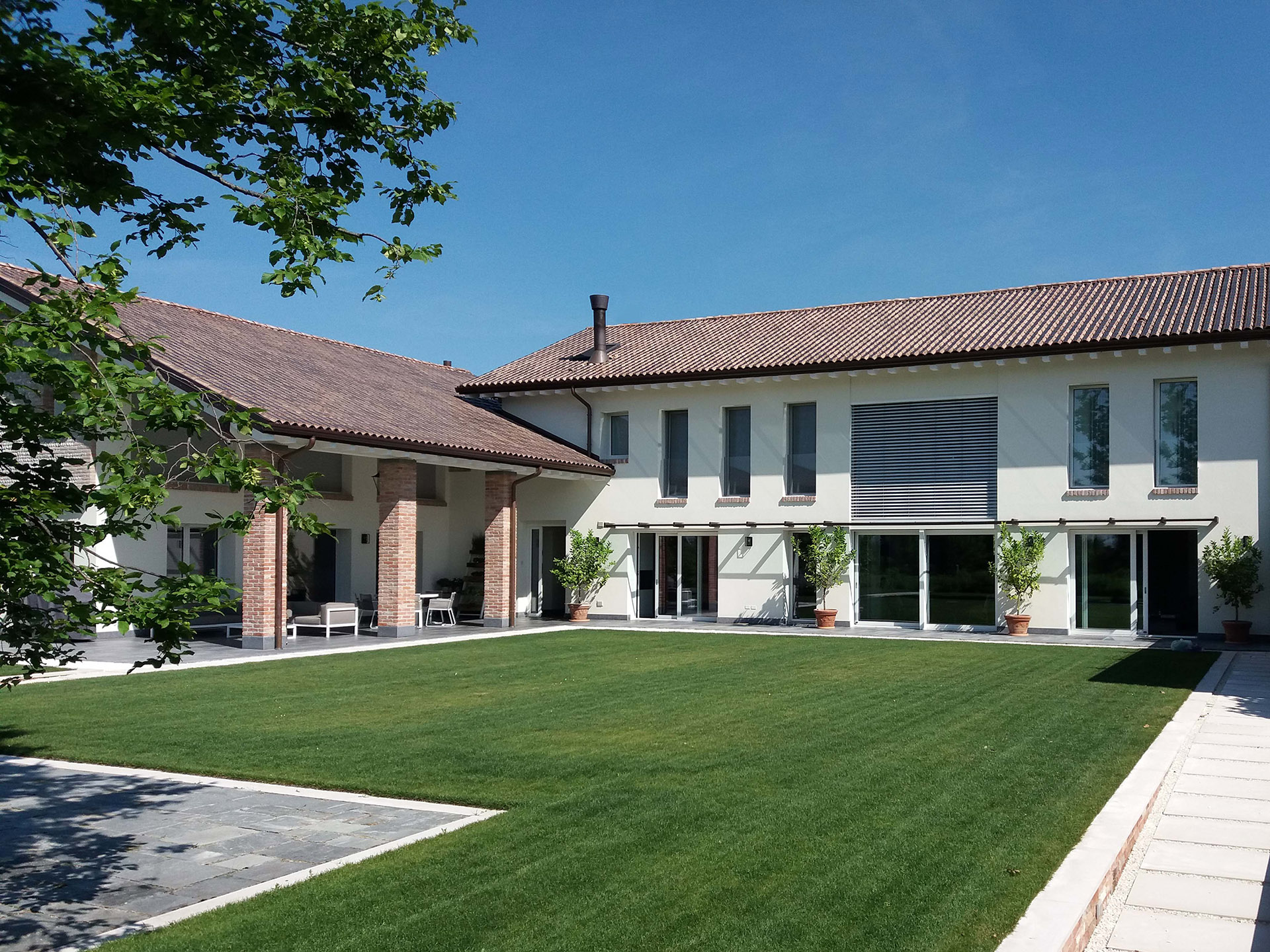 Photovoltaic Tiles and Roof Tiles