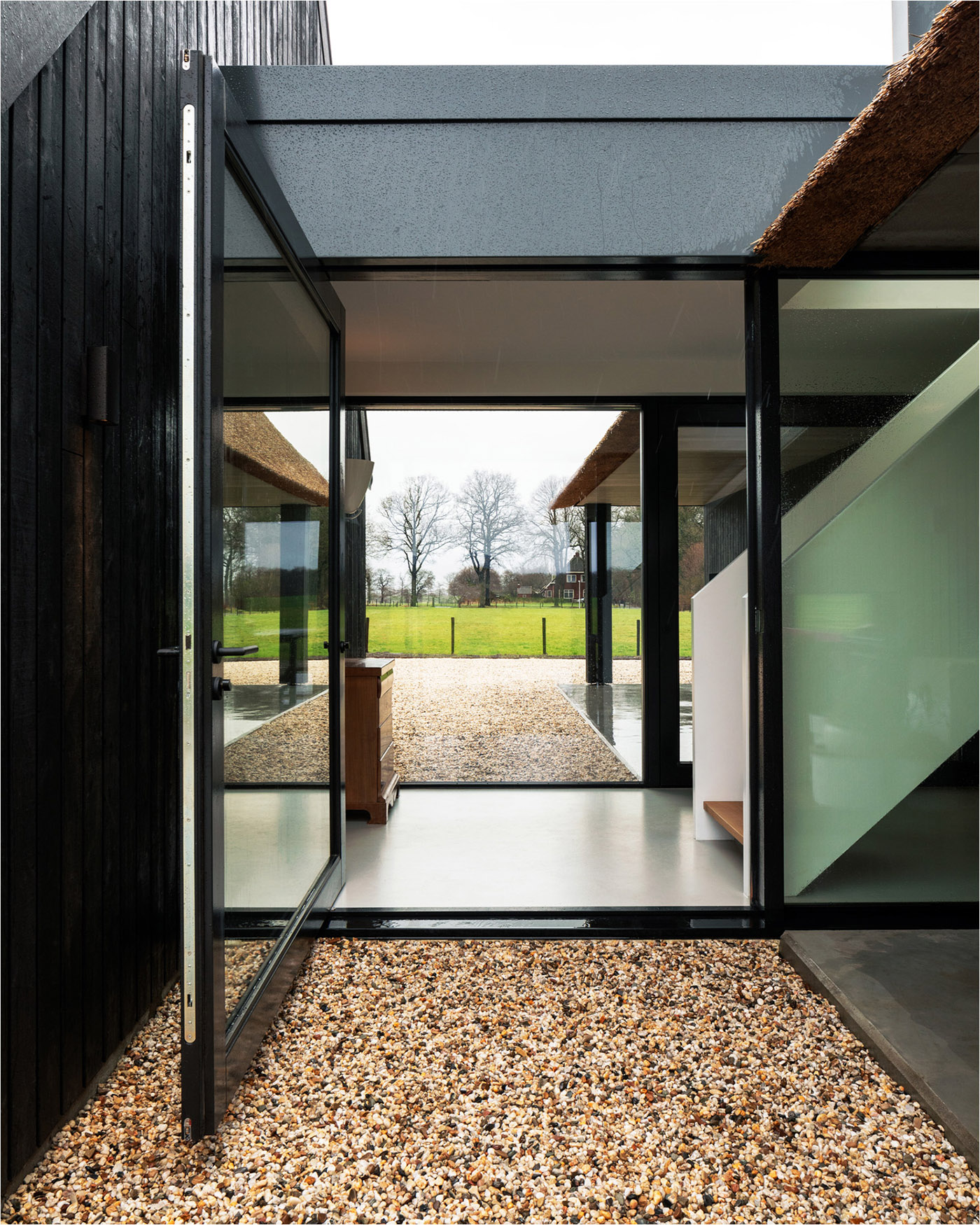 Glass door with invisible pivot hinge System M +
