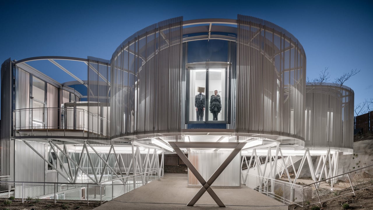 Single-family house with glass structure