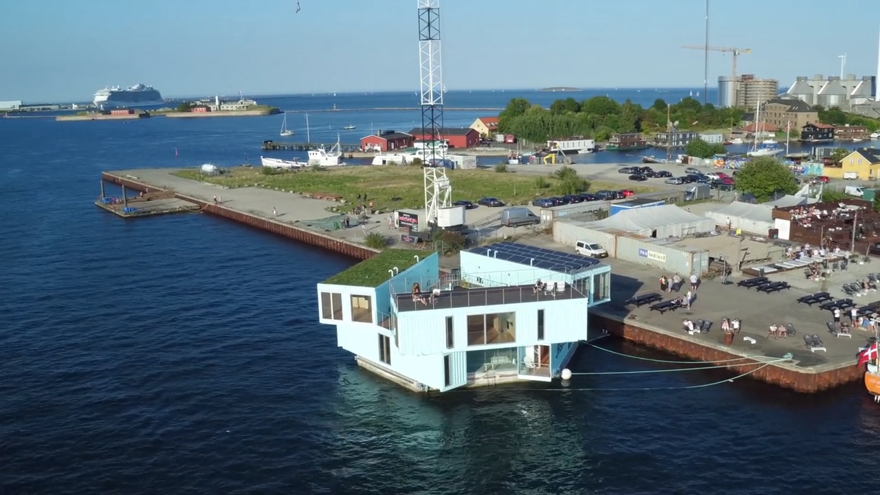 Floating building