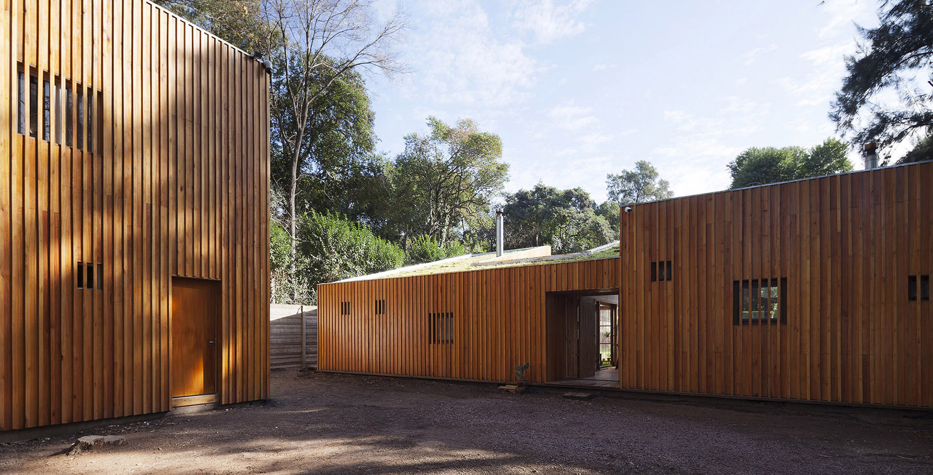 Casa AA - House surrounded by trees