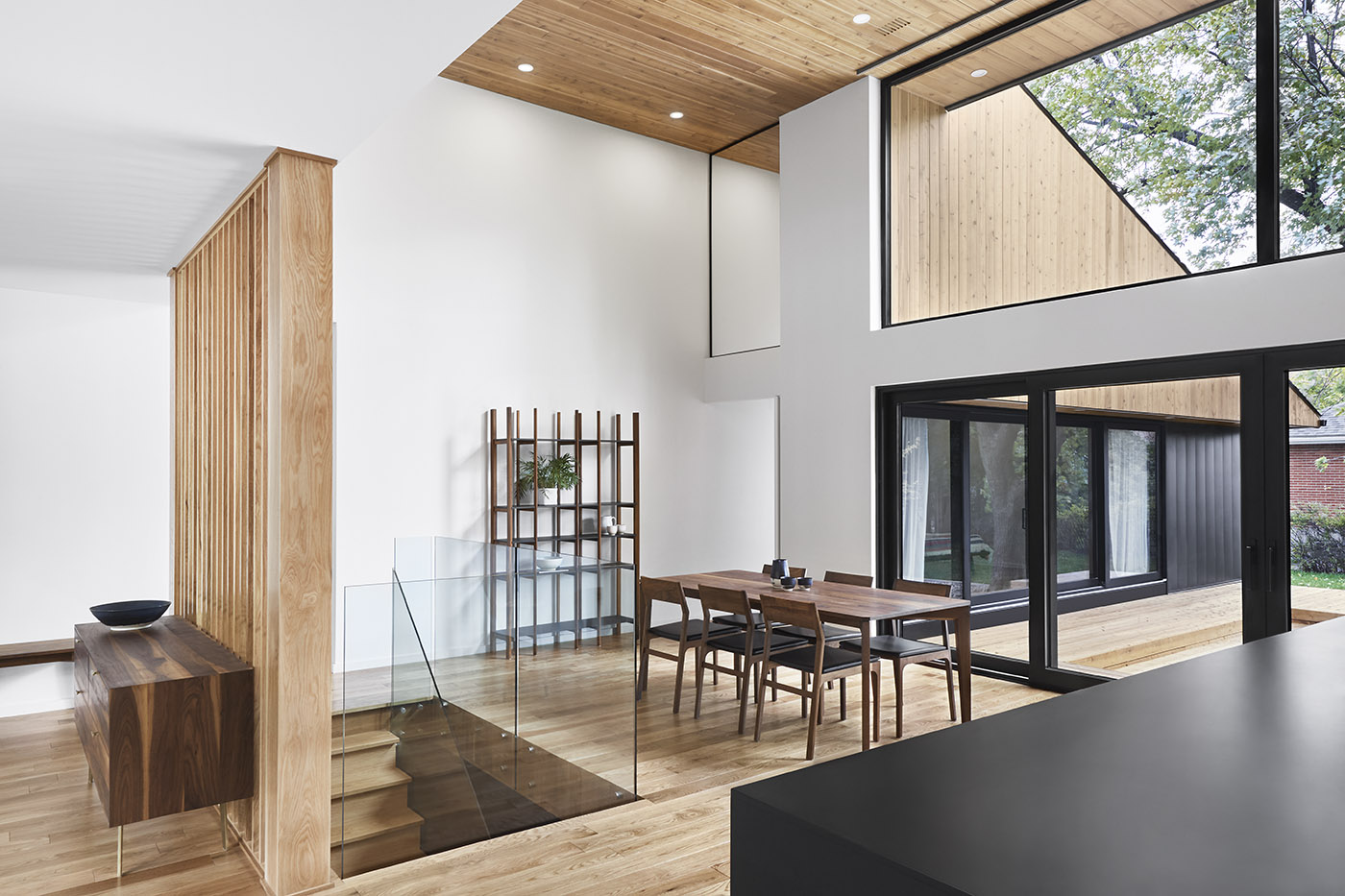 Pearl House, expansion and re-designing of an existing volume. A large unique space to live as a family