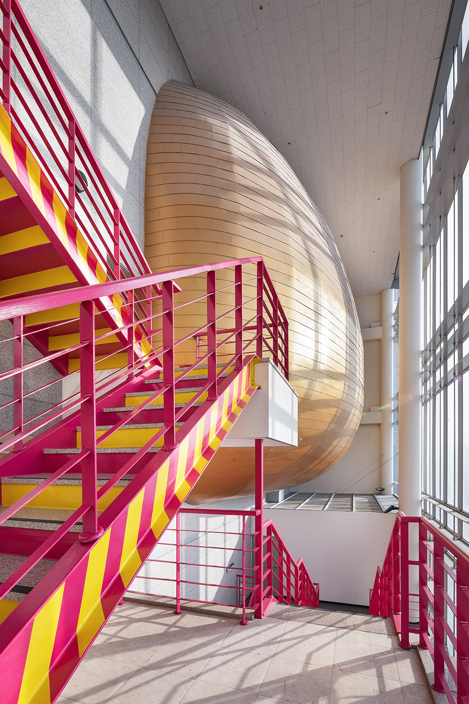 Architecture of Autonomy: instalación interactiva y atractiva para una identidad visual
