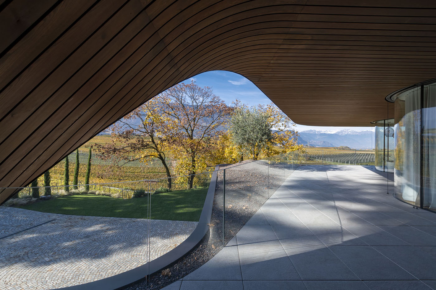 An organised architecture for Villa EB. A luxurious residence on the renowned Strada del Vino