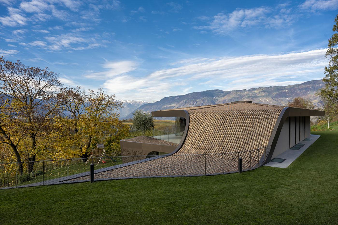An organised architecture for Villa EB. A luxurious residence on the renowned Strada del Vino