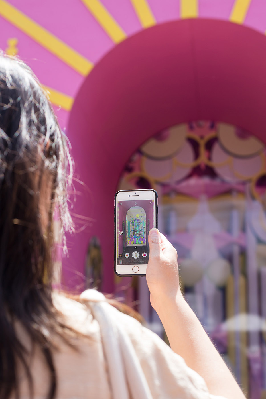 Arc de Blob. A playful and colorful interaction between physical and virtual reality