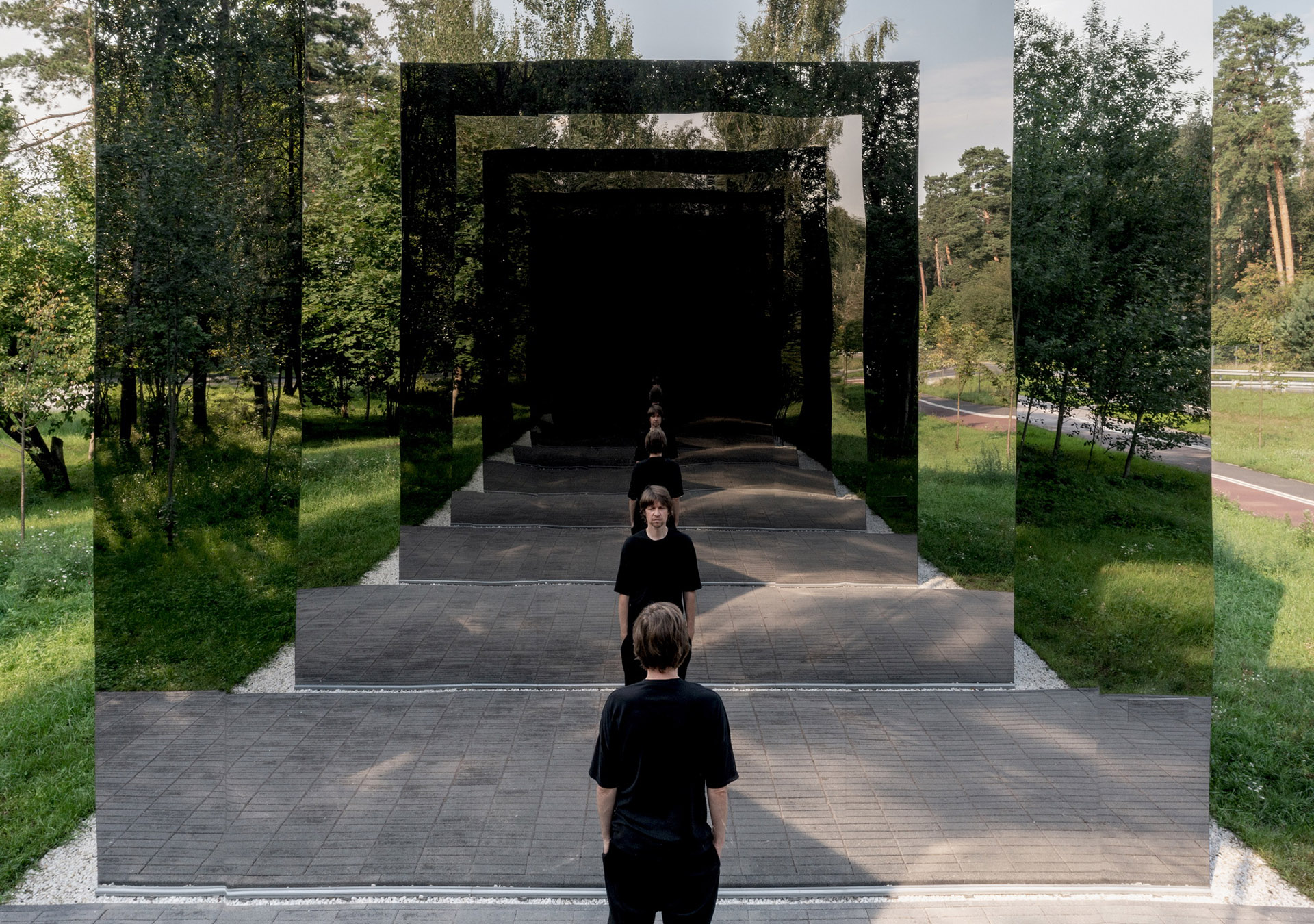 From two to three dimensions: Malevič's emblematic
