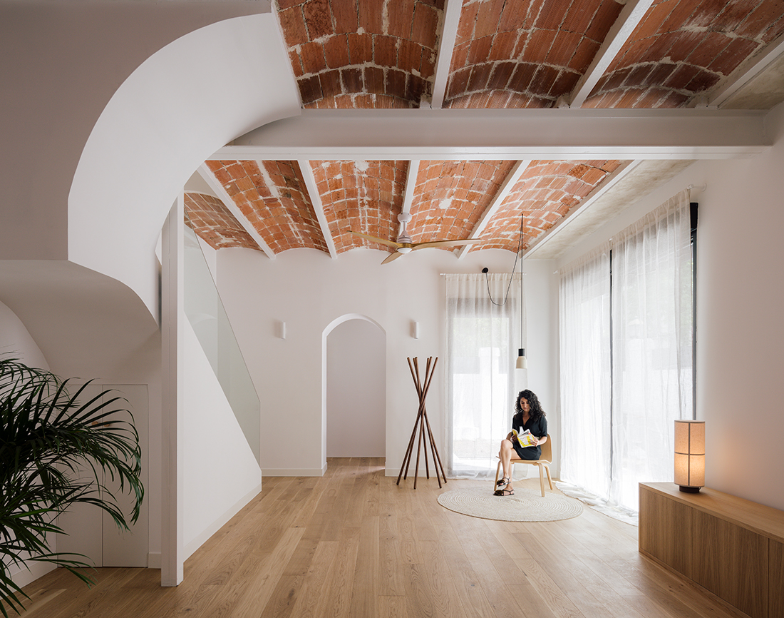 Architecture strips down and reveals the beauty of the past at Casa Cientoonce