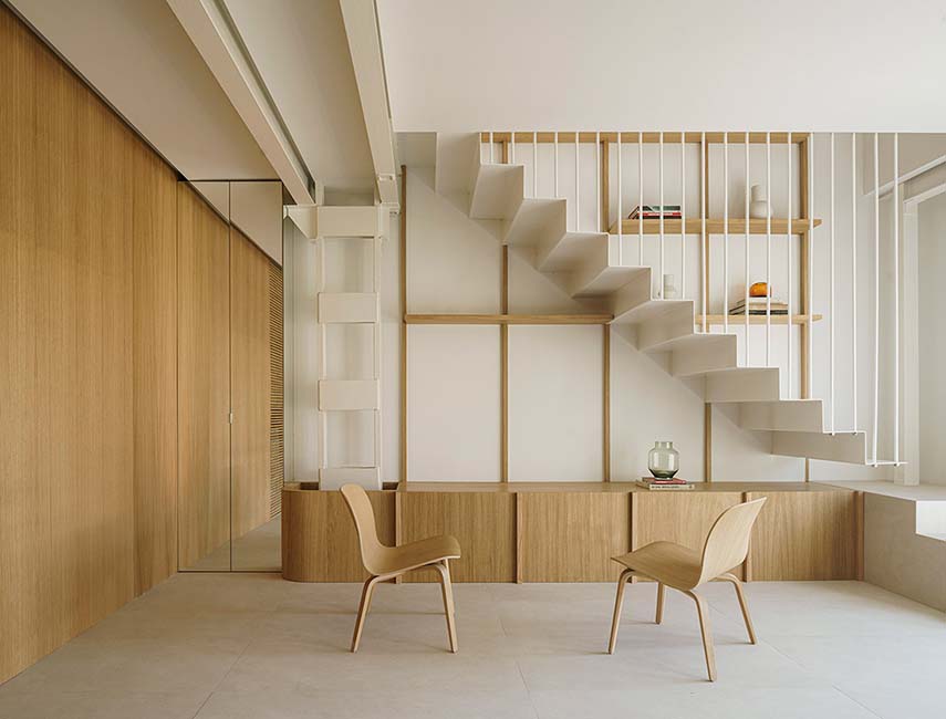 Duplex en las Salesas. La curva y el borde para transformar antiguas oficinas en vivienda.