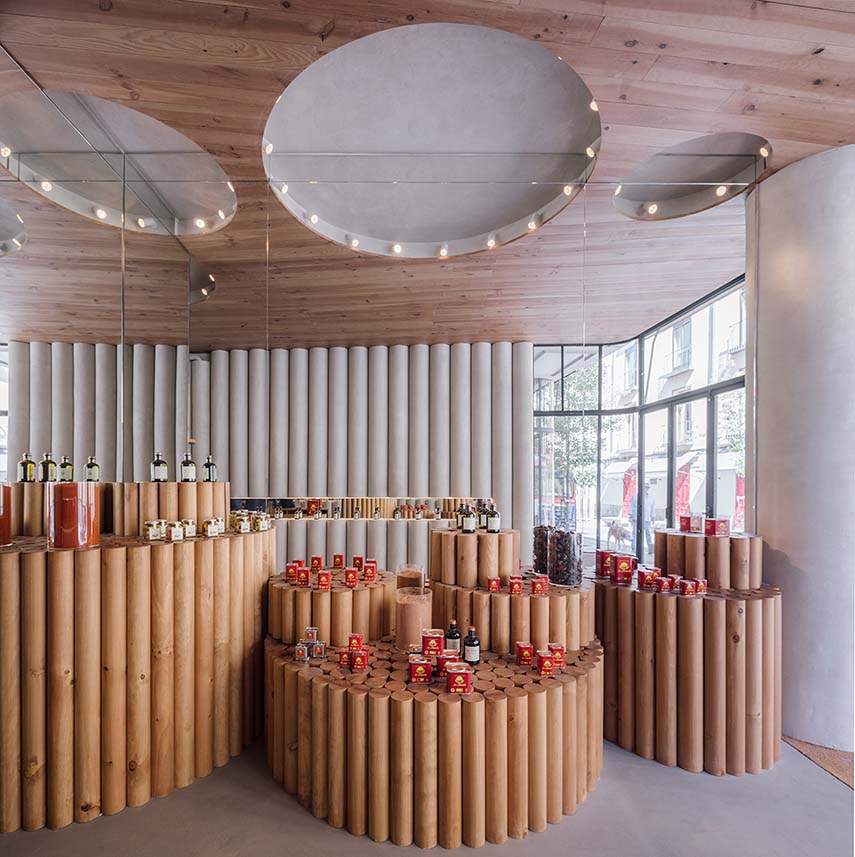 El espejo que completa. Círculos e ilusión óptica para el interior de la tienda de pimentón ahumado Humo