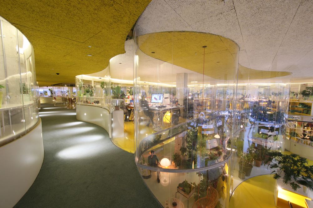 Meeting area glazed like a bubble