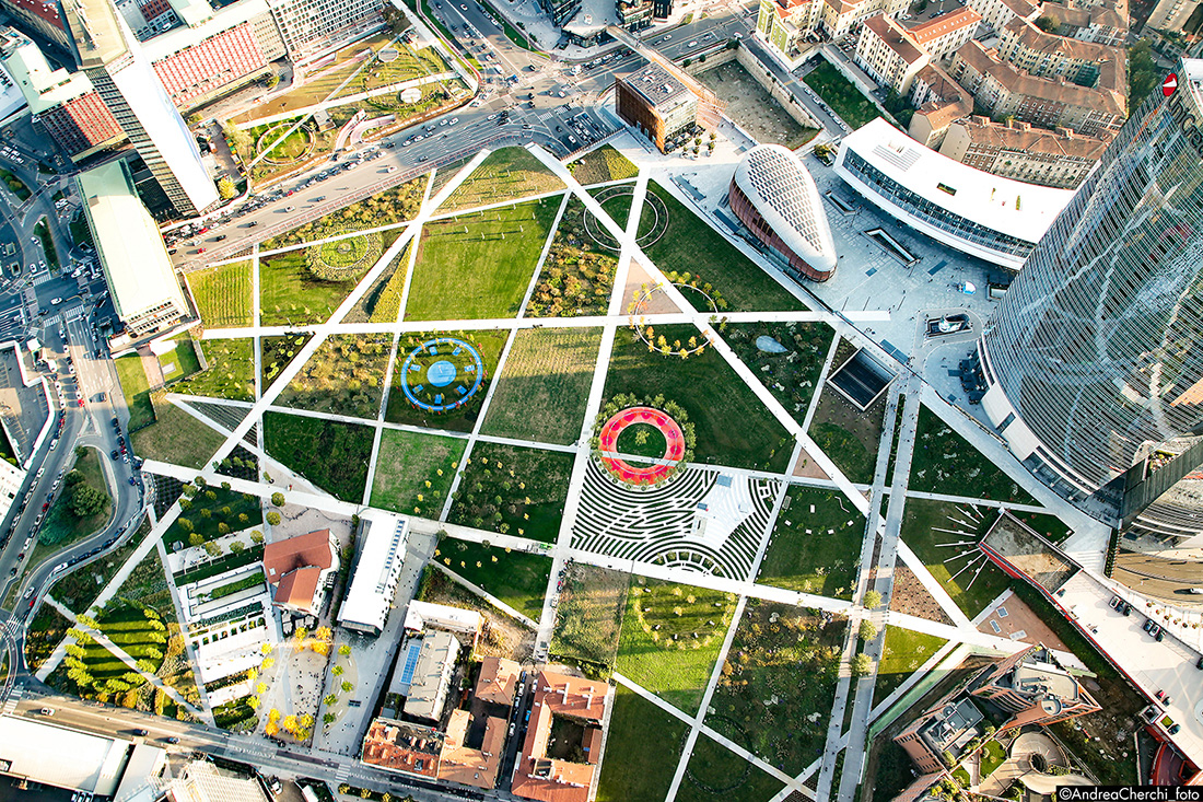 Parc comme lien entre différentes zones. C'est la Bibliothèque des arbres à Milan.