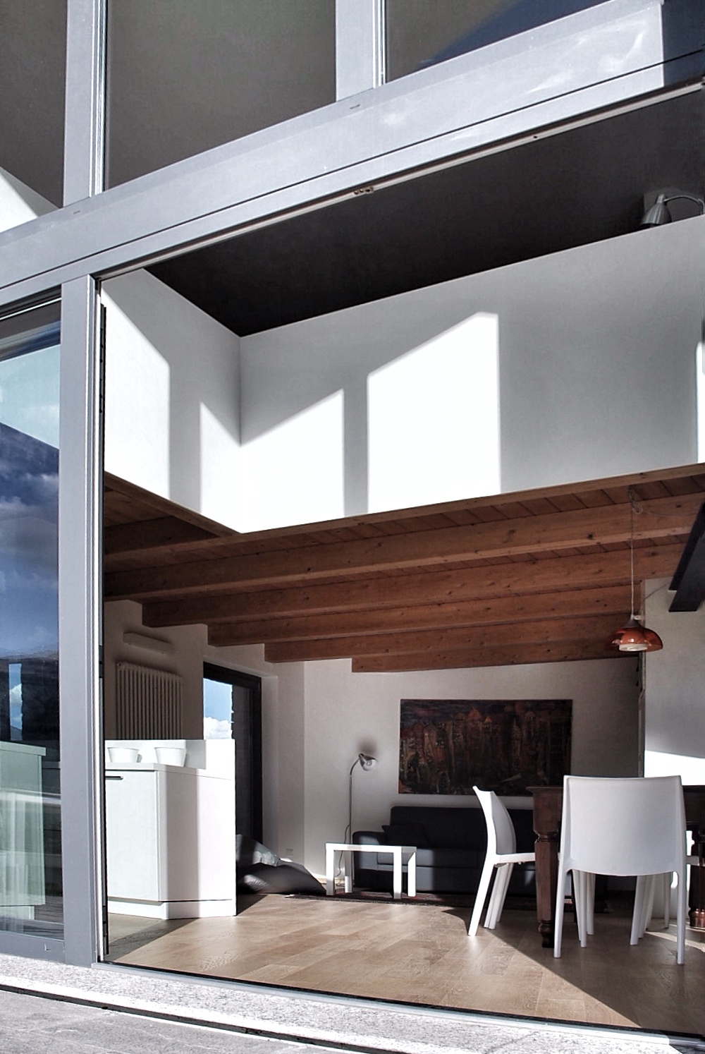 Architettura che dialoga tra indoor e outdoor