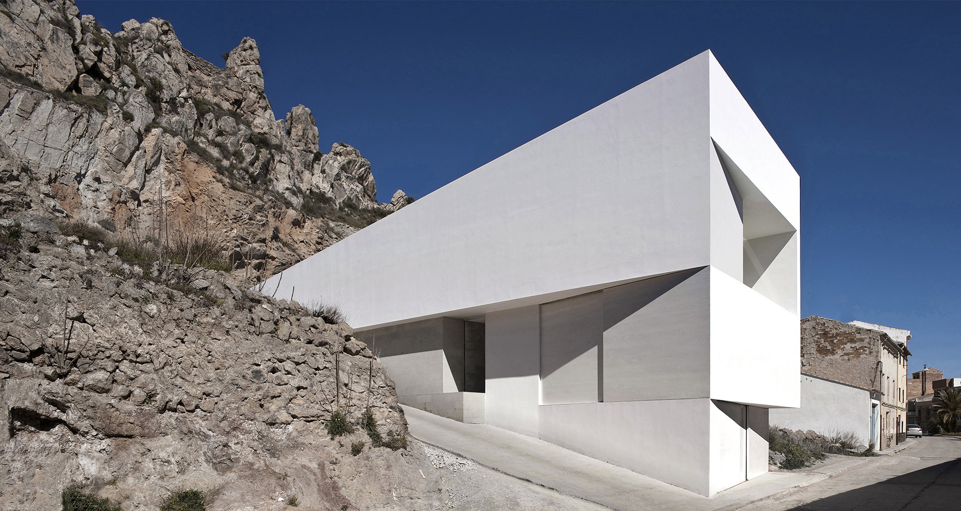 White house in the rocks
