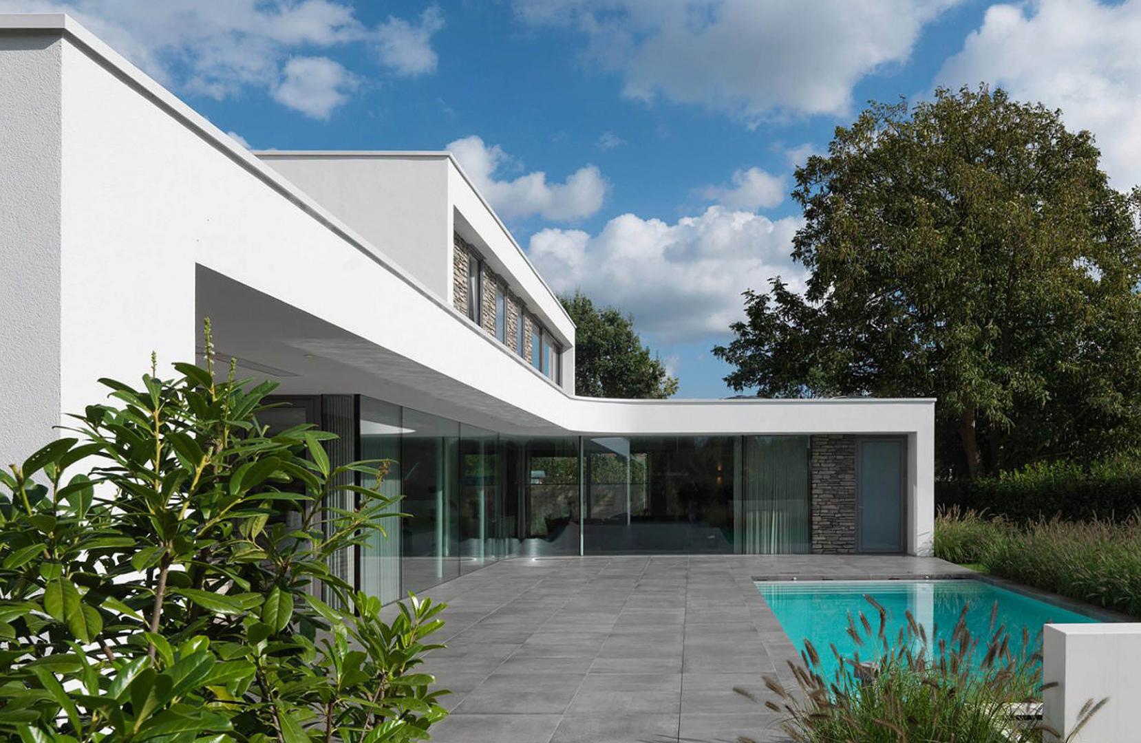L-shaped plan for a luxurious villa