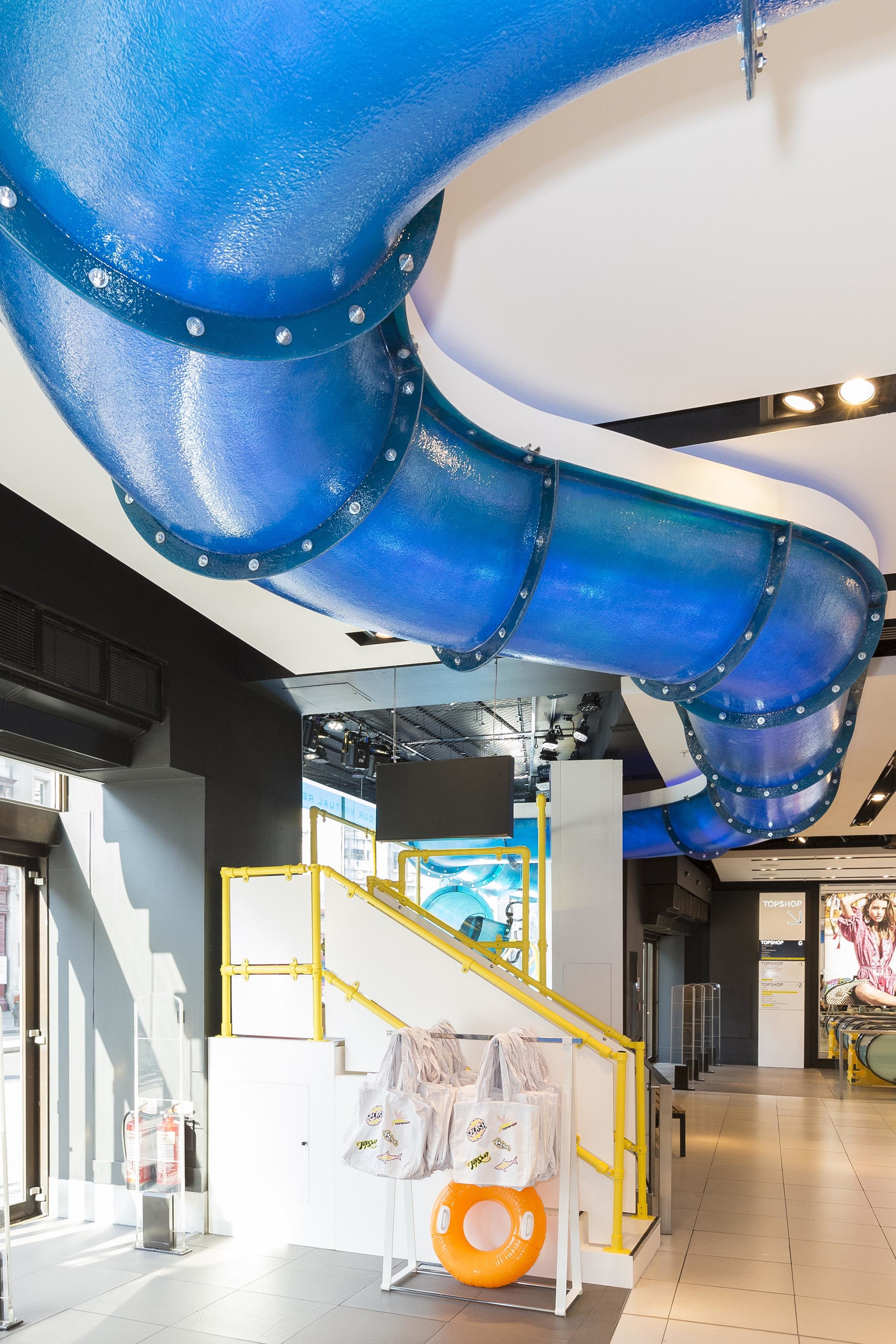 Store in London between virtual reality and design