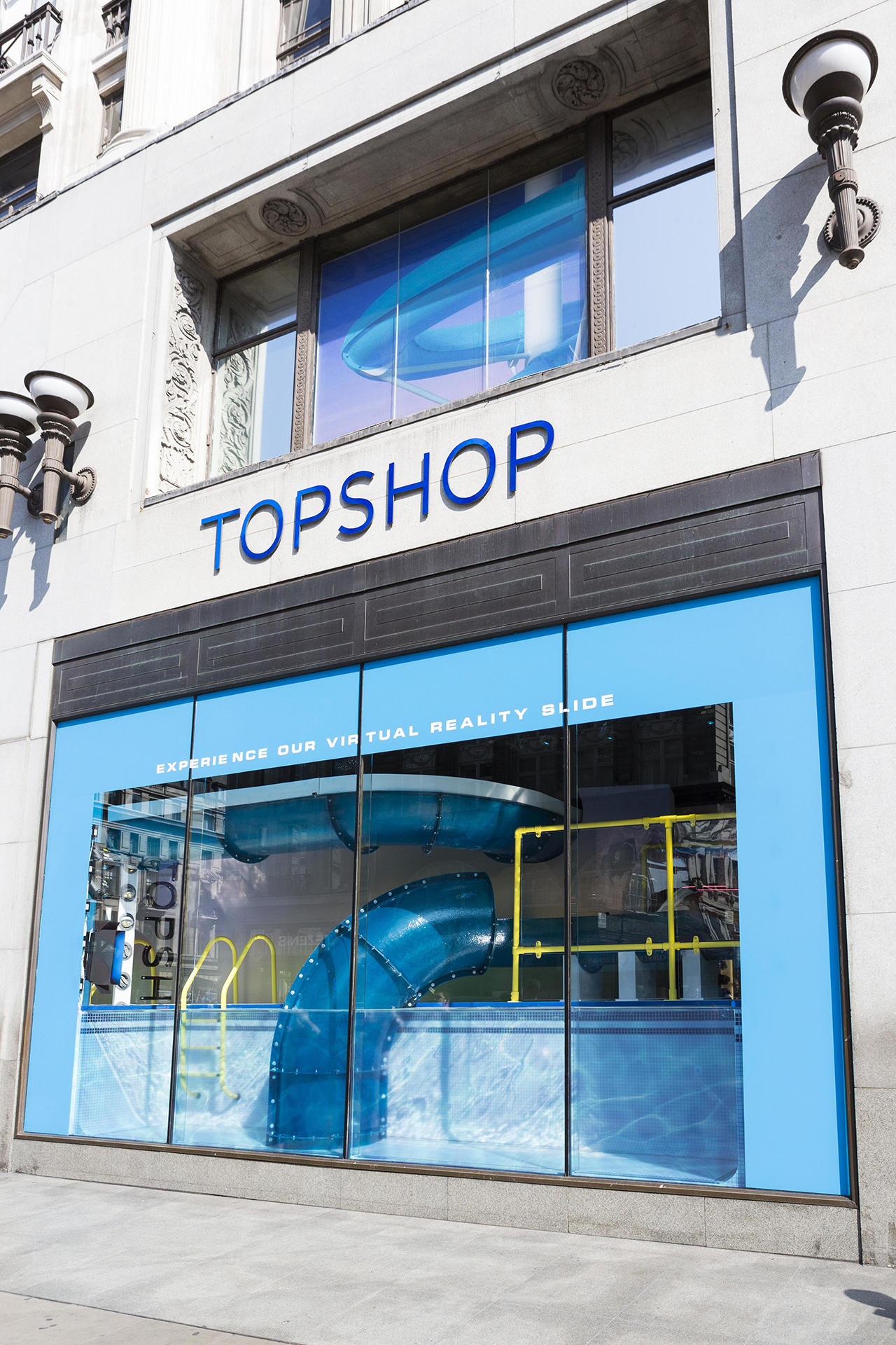 Store in London between virtual reality and design