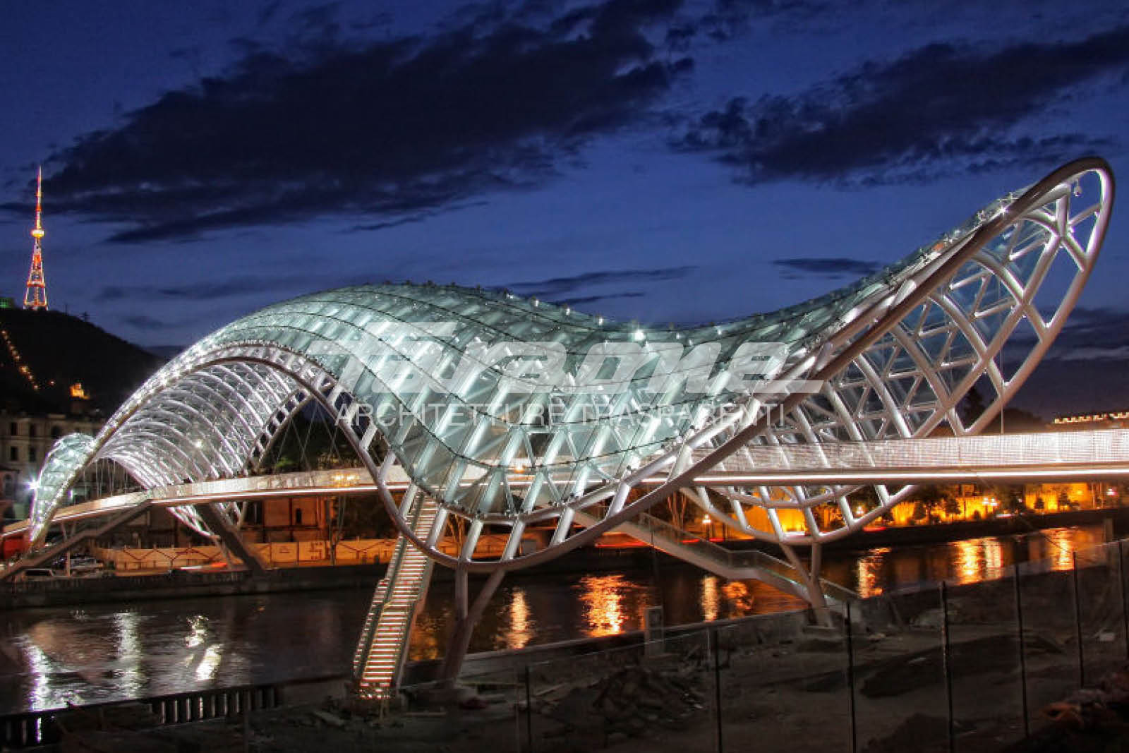 Ponte che unisce due quartieri