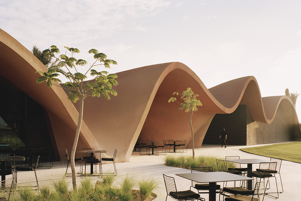 Architettura organica per Ayla Golf Academy & Clubhouse nel deserto