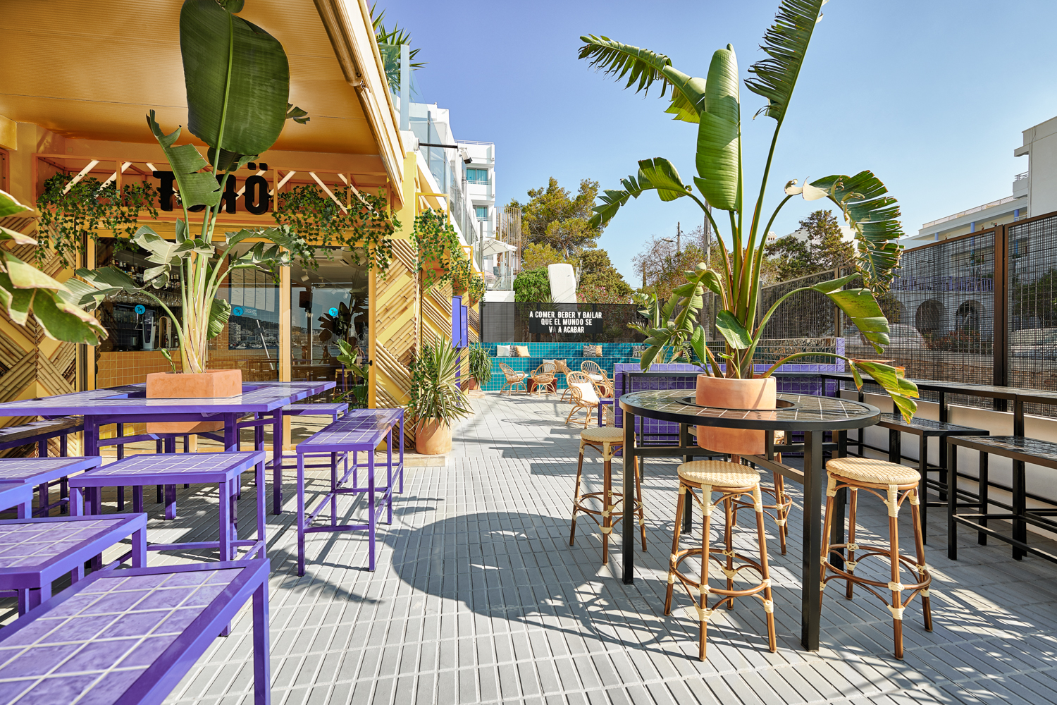 bar ibiza colors and benches