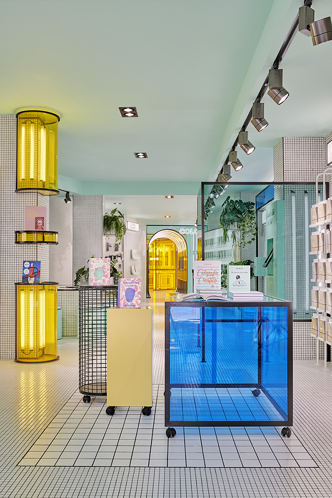concept store rubio colore e metacrilato bancone pavimento bianco