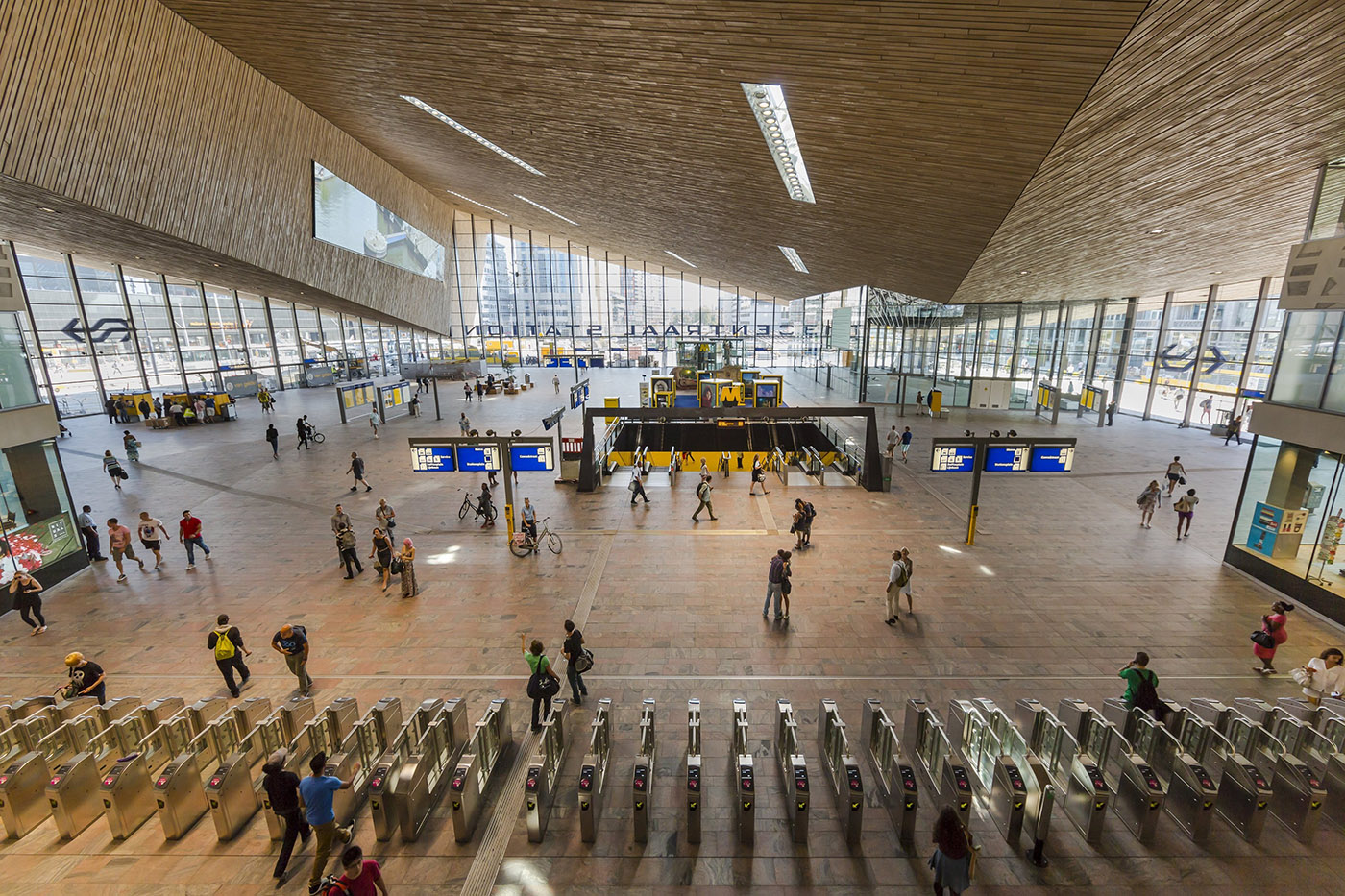 Rotterdam station external square