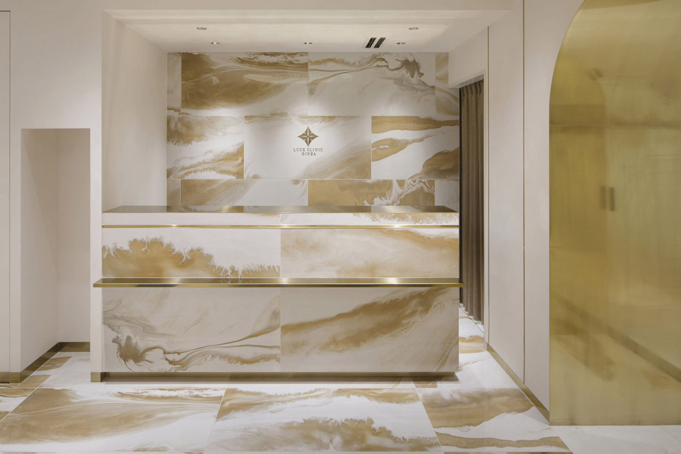 Aesthetic clinic in Ginza with ICG slabs
