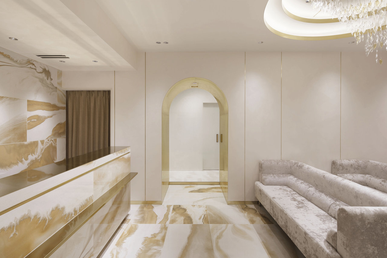 Aesthetic clinic in Ginza with ICG slabs