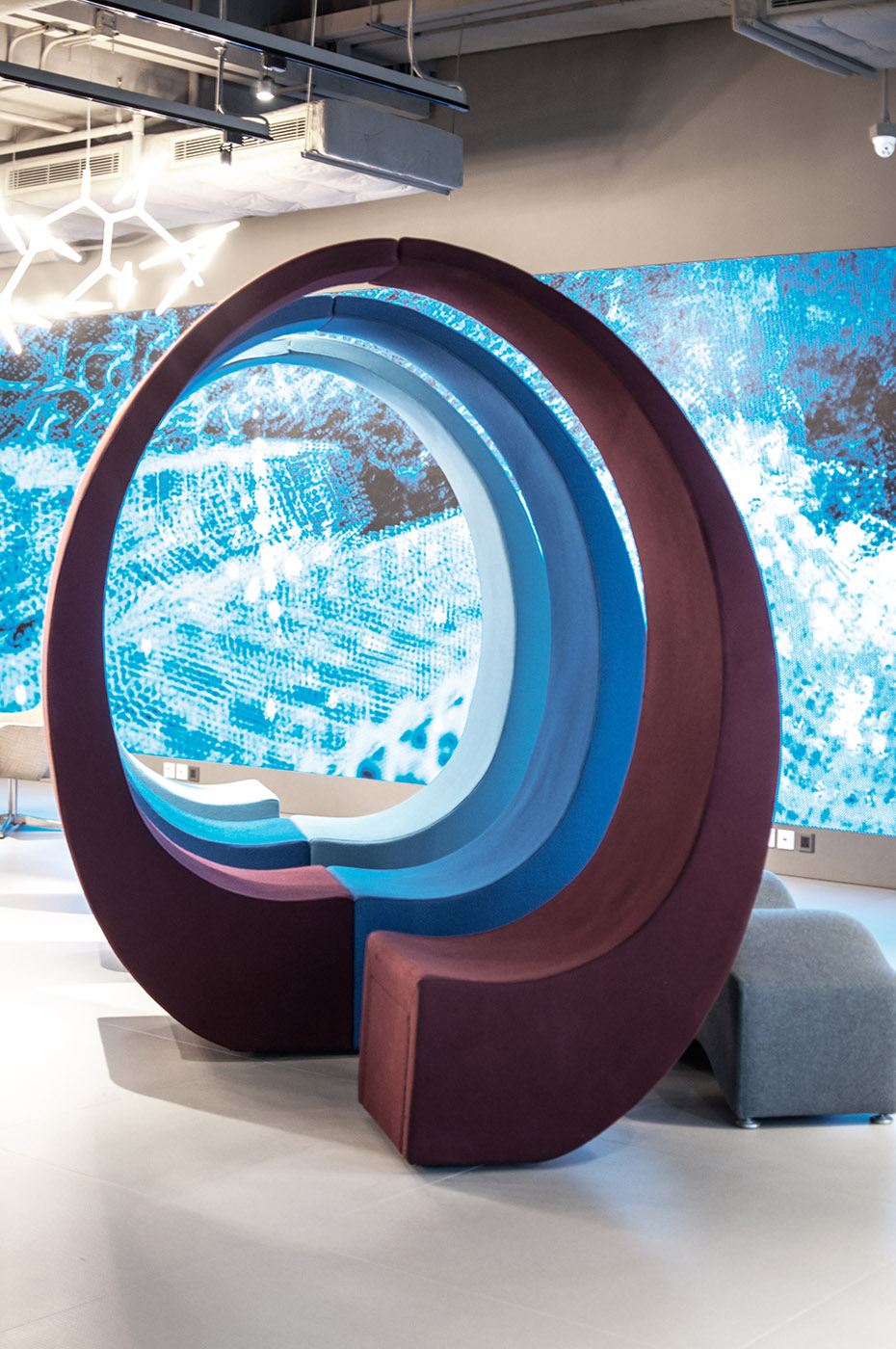 Contemporary art in a logistics centre. An inspiring experience for elite customers