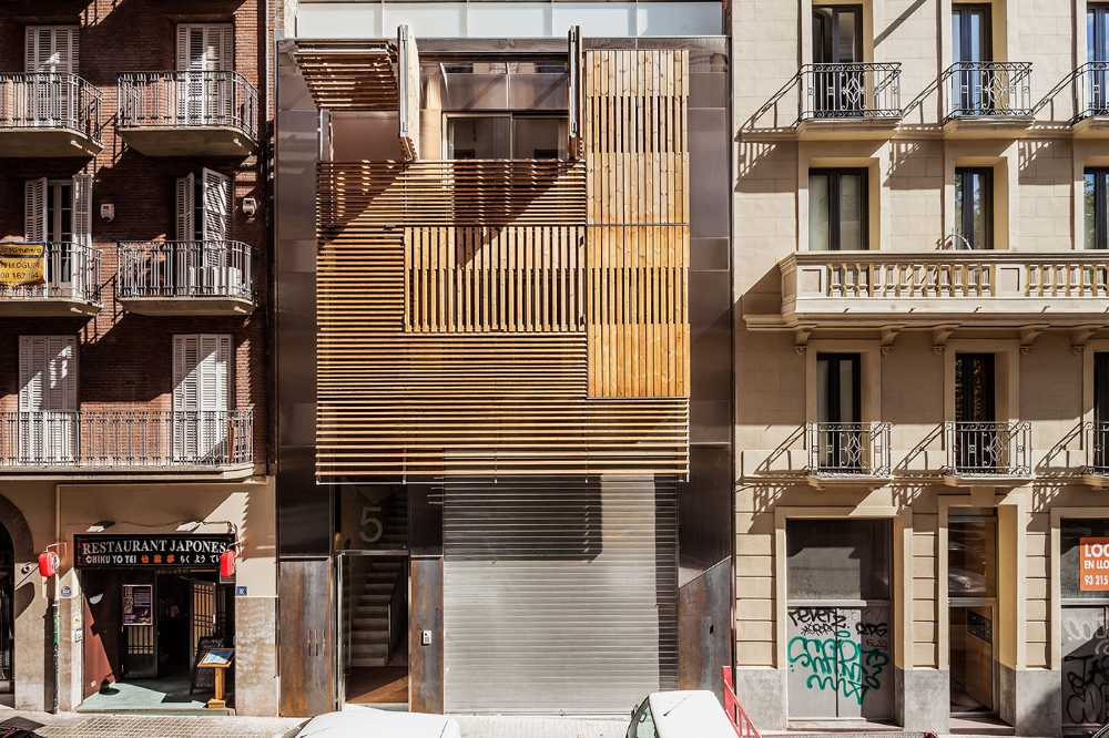 Facciata rivestimento in doghe in legno