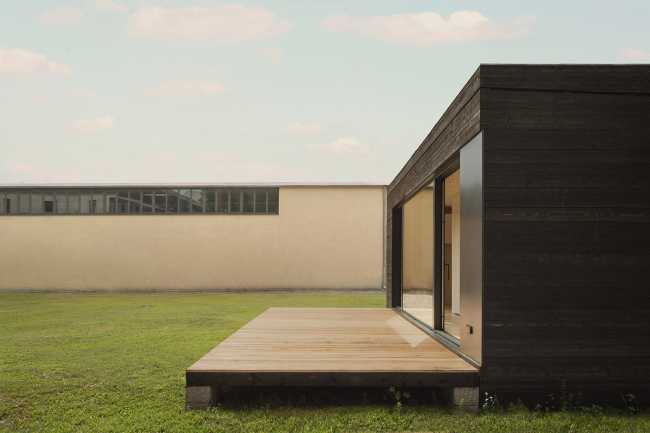 Minimalism and comfort in a modular home. Ecological and sustainable architecture