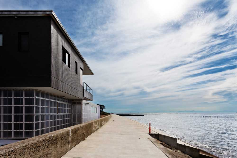 Villa junto al mar en Japón. Reestructuración y acondicionamiento del edificio