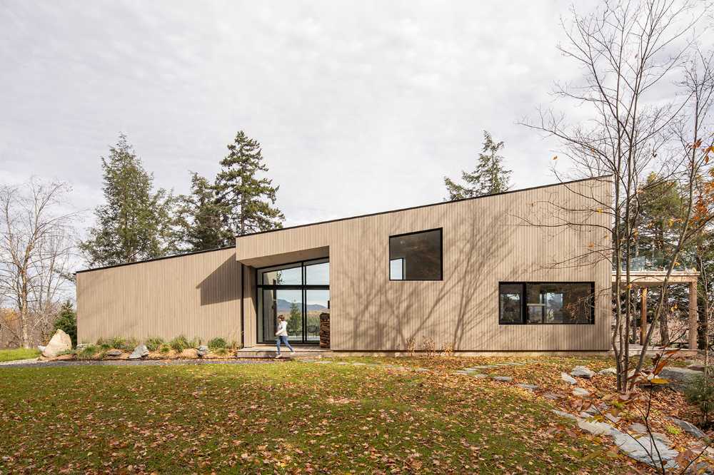Refuge in harmony with the landscape. Architectural simplicity makes nature the protagonist