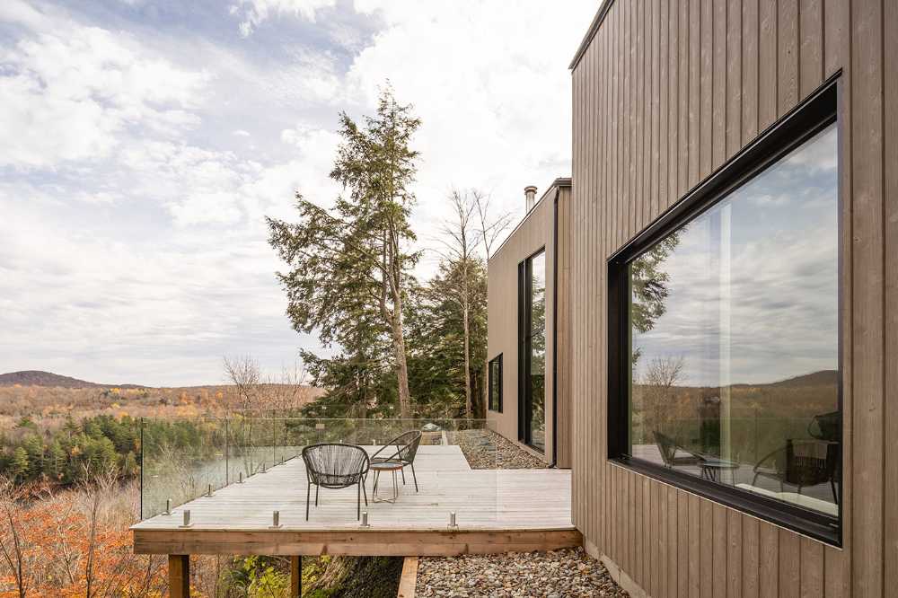 Refuge in harmony with the landscape. Architectural simplicity makes nature the protagonist