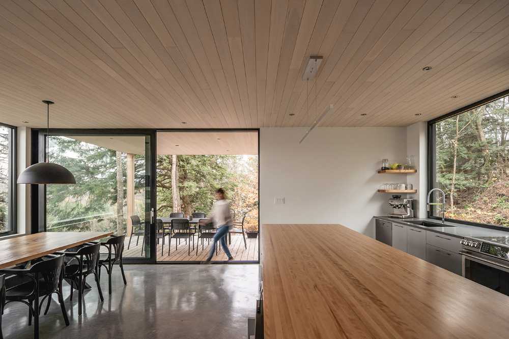 Refuge in harmony with the landscape. Architectural simplicity makes ...