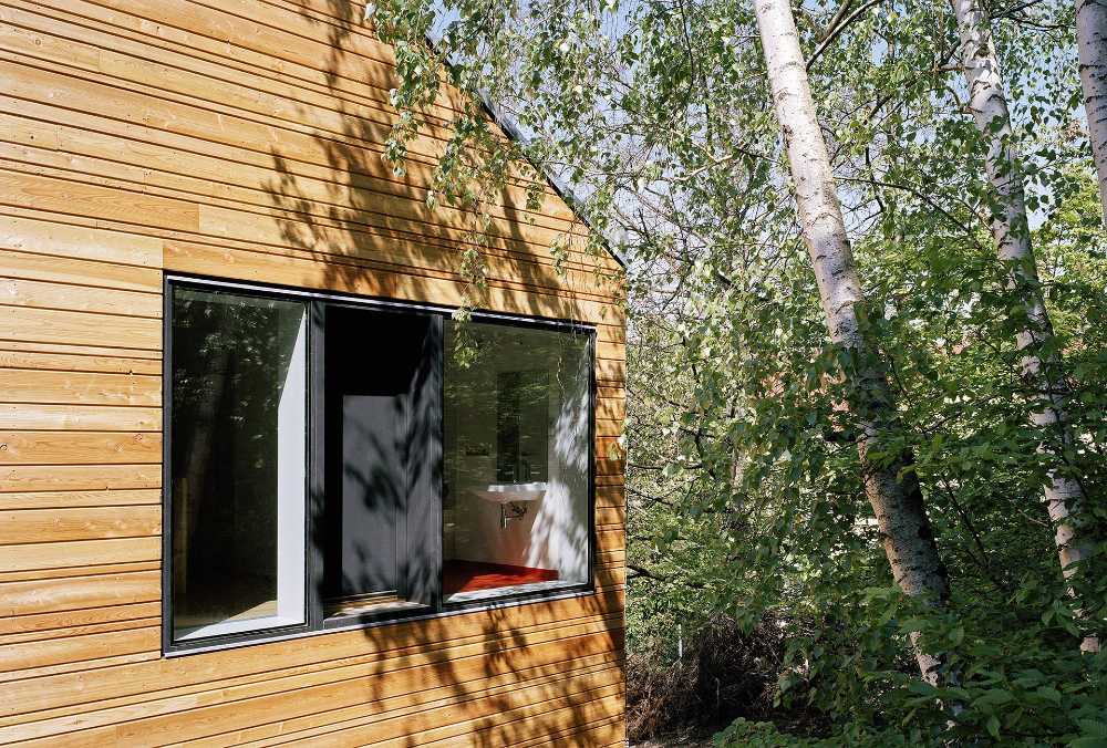 Summer villa outside Prague. Larch cladding for a solidly shaped wooden house
