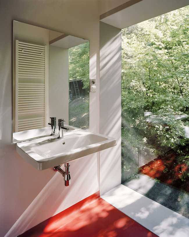 Summer villa outside Prague. Larch cladding for a solidly shaped wooden house