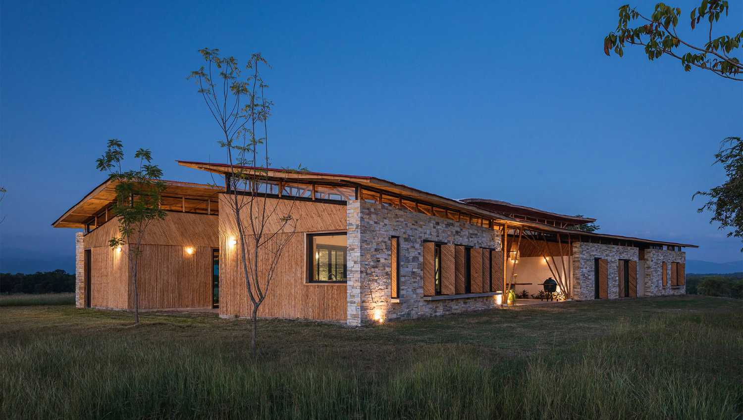 Housing in Mexico. Solar position, wind and trees as guidelines for the project