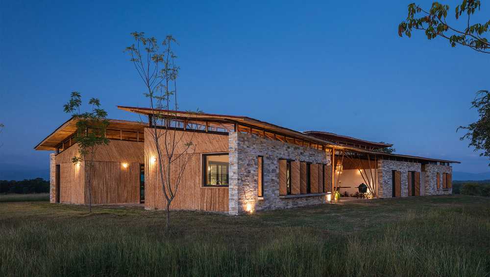 Housing in Mexico. Solar position, wind and trees as guidelines for the project